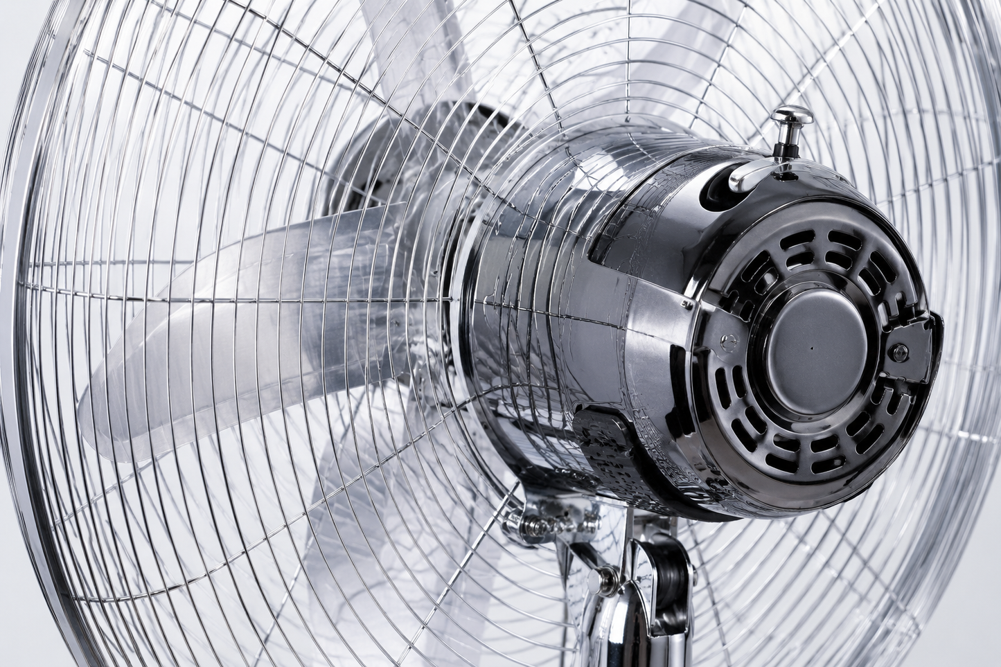 Ventilatore 3 in 1 da Terra e Tavolo Cromato, Ventilatore Oscillante con Piedistallo Regolabile, Ventola Silenziosa ad Alta Potenza, Design Moderno in Metallo per Casa Ufficio Camera