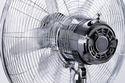 Ventilatore 3 in 1 da Terra e Tavolo Cromato, Ventilatore Oscillante con Piedistallo Regolabile, Ventola Silenziosa ad Alta Potenza, Design Moderno in Metallo per Casa Ufficio Camera