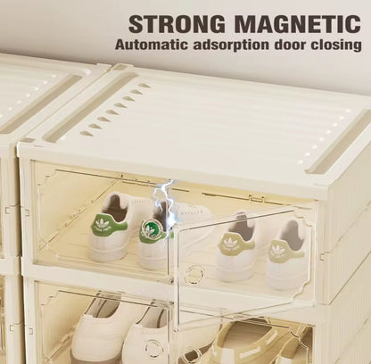 Scarpiera modulare richiudibile in stile moderno, progettata per ottimizzare lo spazio e tenere in ordine mocassini, stivali e sneaker.