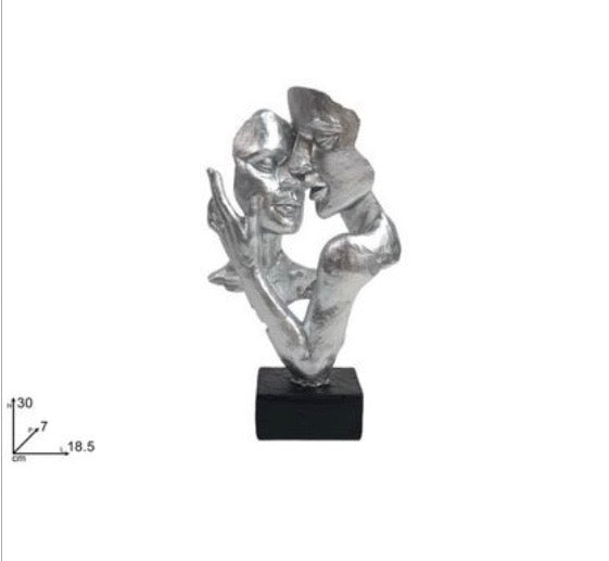 Scultura coppia abbraccio con bacio – Statua romantica dorata in resina