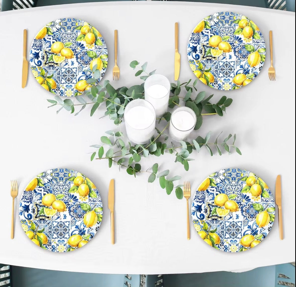 Piatto in ceramica decorato con limoni e motivi mediterranei – Stile maiolica siciliana