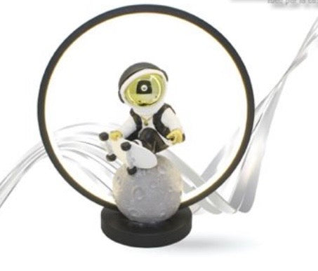 Lampada LED Decorativa con Personaggio – Design Moderno e Luce Accogliente