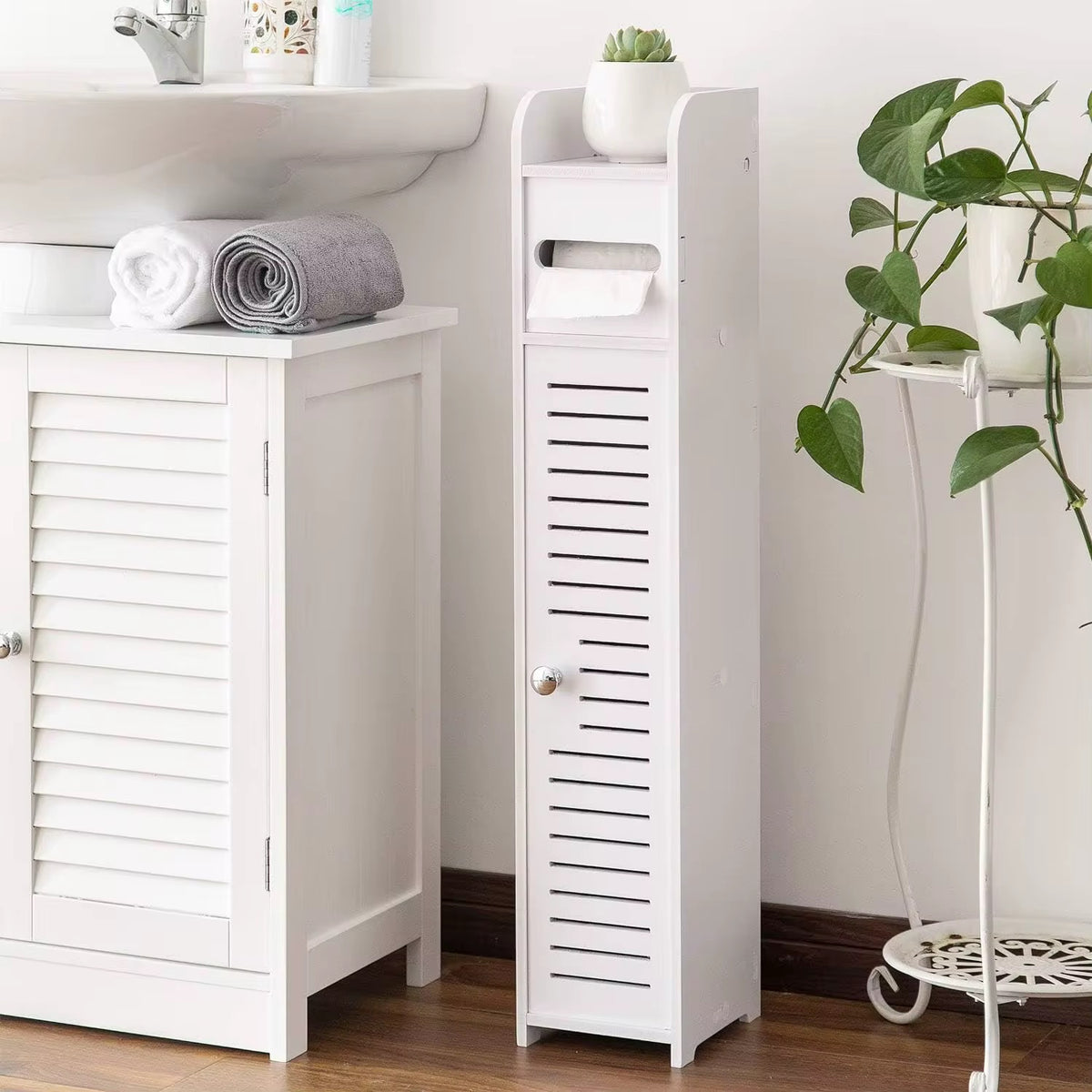 Mobiletto Salvaspazio da Bagno – Colonna Slim con Porta Carta Igienica e Vano Porta Scopino